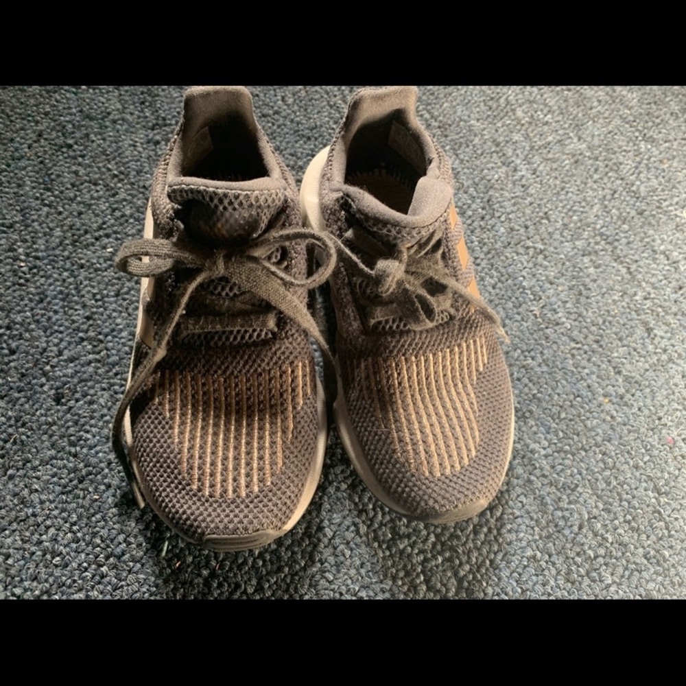 Adidas sneaker girls or boys